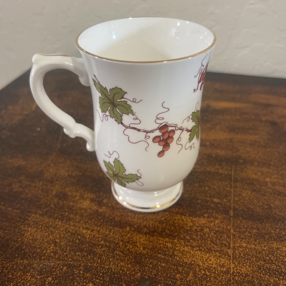Royal Victoria Grape Vines & Grapes Coffee Mug Gold Trim Fine Bone china England